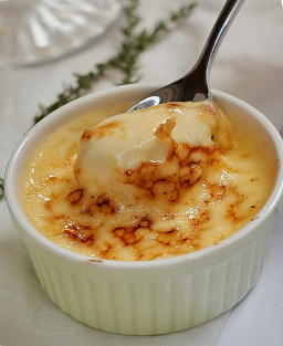 Crème brûlée: oryginalny przepis według „Le Cuisinier Royal et Bourgeois” François Massialota (1691)