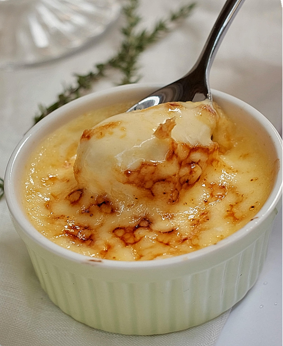 Crème brûlée: oryginalny przepis według „Le Cuisinier Royal et Bourgeois” François Massialota (1691)