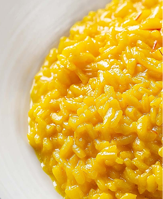 Klassiskt recept på Risotto alla Milanese i ny tappning: smaker från en svunnen tid för en ikonisk rätt