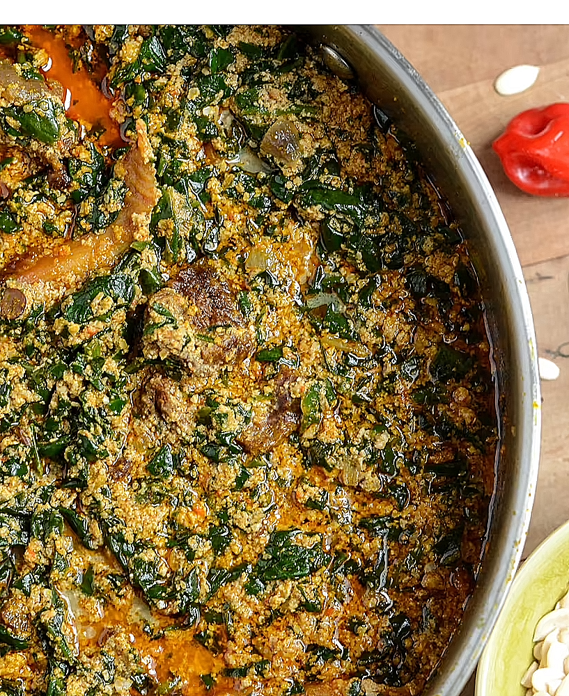 Nigeria : Soupe d’Egusi au poulet local – Plat traditionnel des peuples Yoruba, Igbo, Edo, Urhobo