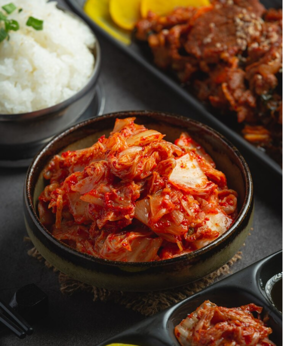 Tradycyjne koreańskie kimchi (Baechu-kimchi, 배추김치)