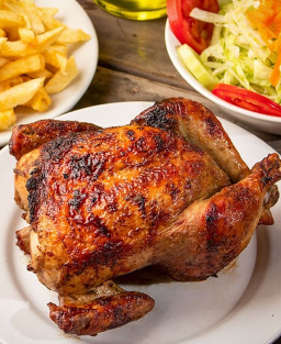 Recette traditionnelle du Pollo a la Brasa péruvien : goût fumé, marinade authentique