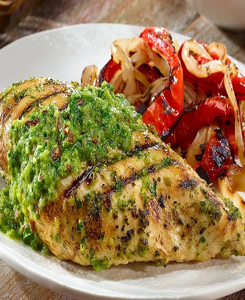 Pollo al Chimichurri (Argentyna) – Grillowany kurczak z sosem chimichurri, tradycyjny argentyński przepis
