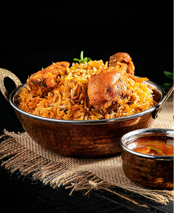 Chicken Biryani (चिकन बिरयानी) — Αυθεντική Συνταγή, Ιστορία και Περιφερειακές Παραλλαγές
