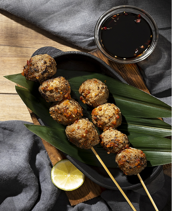 ベジタリアン豆腐つくね – Tsukune végétarien à base de tofu (Tofu Tsukune, spécialité japonaise)