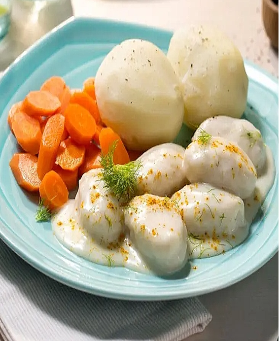 Fiskeboller norvégiennes traditionnelles (boulettes de poisson, recette rurale)
