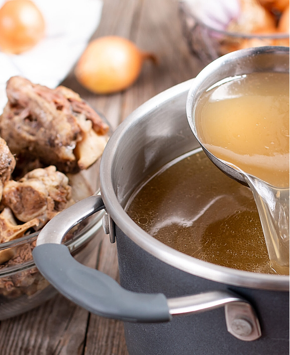 Receta tradicional del caldo Yakhni