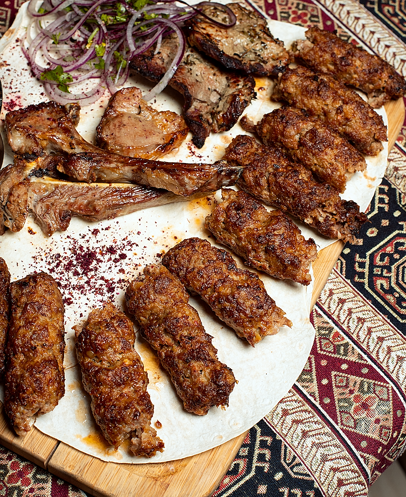 Qofte, Qebapa, Kernaçka : les boulettes traditionnelles, grillées, une spécialité incontournable des Balkans