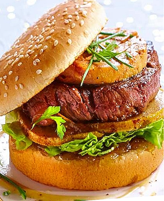 Burger Rossini Recette originale créée pour Gioachino Rossini : filet de bœuf, foie gras poêlé, truffes et sauce porto.