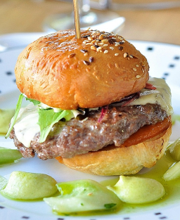 Burger Ibérique au Patta Negra, fromage doux d’Espagne & notre sauce Suave Roja maison
