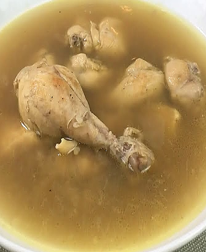 Ricetta tradizionale base di Yakhni di pollo (versione indiana) चिकन यखनी शोरबा (भारतीय संस्करण)