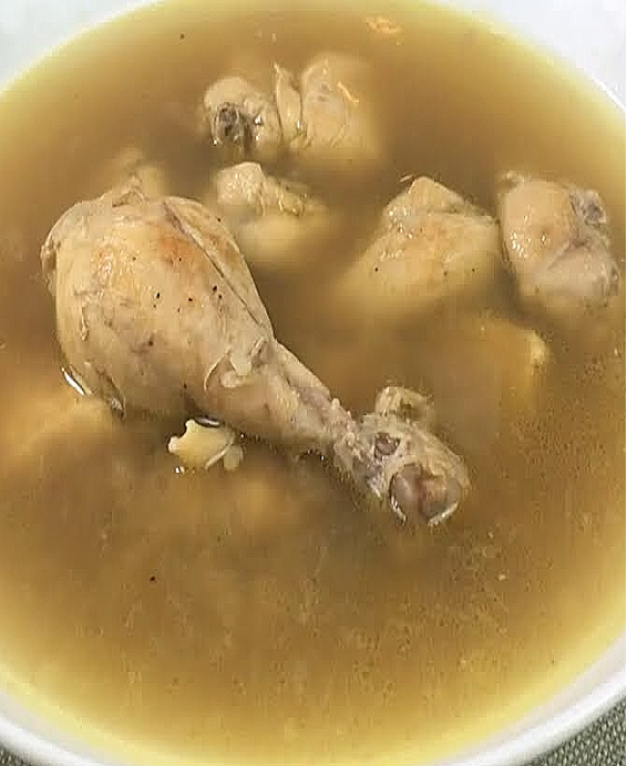 Traditionelles Grundrezept für Hähnchen-Yakhni (Indische Version) चिकन यखनी शोरबा (भारतीय संस्करण)
