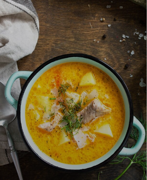 Soupe traditionnelle de Normandie : Chaudrée aux poissons, légumes fondants et crème onctueuse