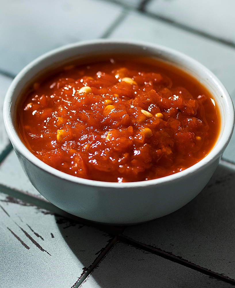 韓国料理における基本的な調味料であり、ビビンバ、チゲ、各種ソースやマリネなど、多くの料理に利用できます。
