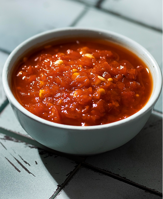 韓国料理における基本的な調味料であり、ビビンバ、チゲ、各種ソースやマリネなど、多くの料理に利用できます。