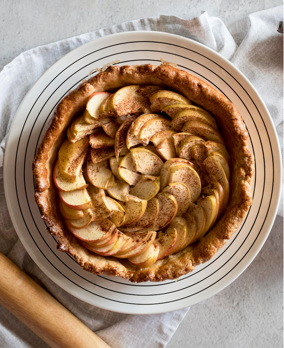 Recette de la tarte aux pommes selon les techniques précises et professionnelles de l’école hôtelière pour le CAP cuisine.