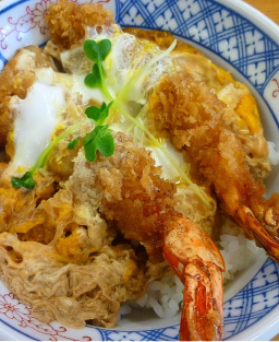 Donburi (丼物) Ebi Don (海老丼) - Bol de riz japonais garni de crevettes, une spécialité croquante et savoureuse