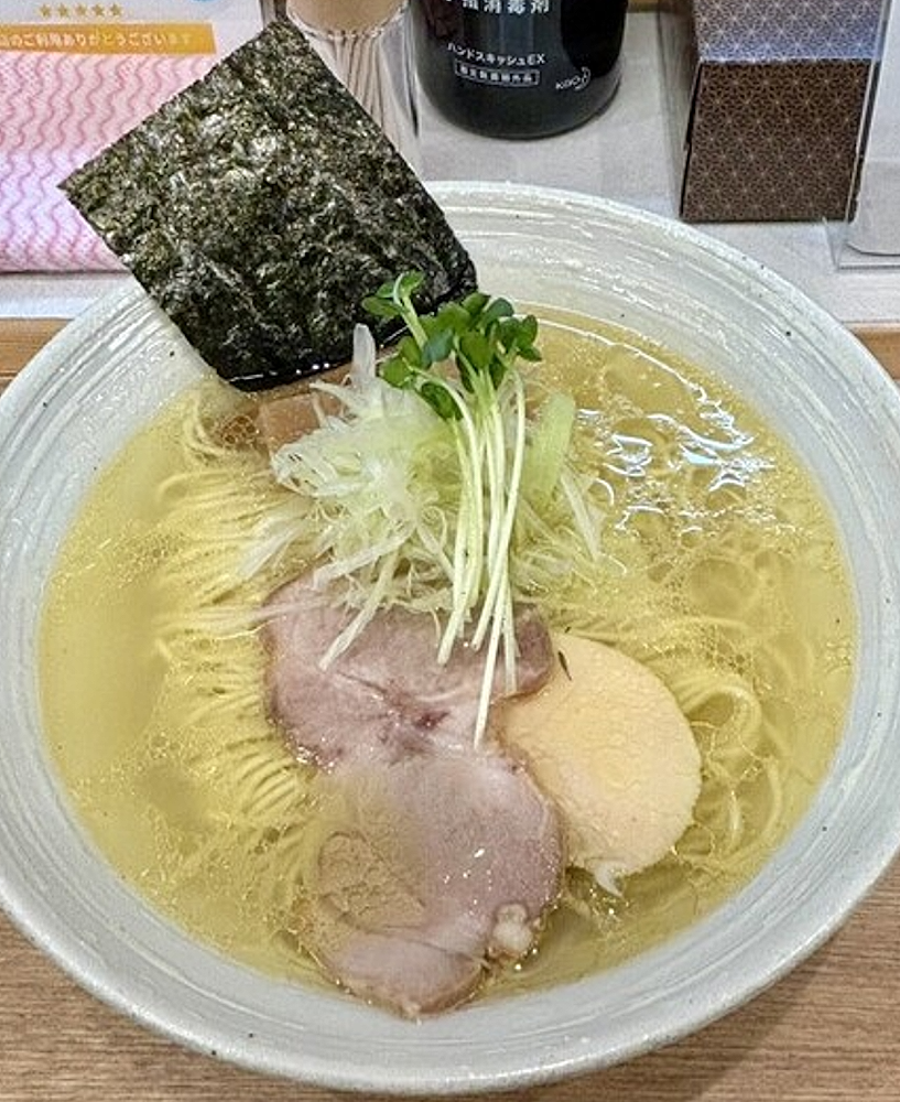 Ramen (ラーメン) Tsukemen (つけ麺) : nouilles trempées dans sauce soja riche avec porc rôti, œuf à la coque, menma, nori.