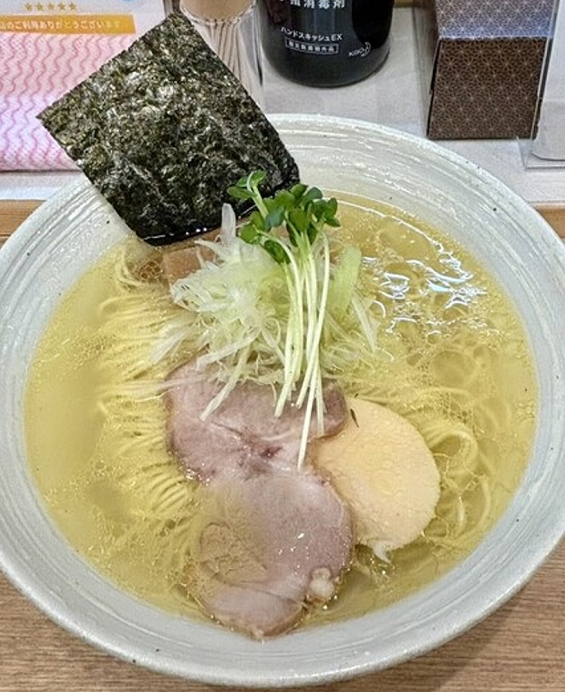 Ramen (ラーメン) Tsukemen (つけ麺) : nouilles trempées dans sauce soja riche avec porc rôti, œuf à la coque, menma, nori.