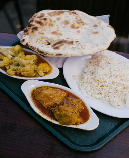 Recette du naan (नान), pain levé indien moelleux, souvent au yaourt, nature, à l’ail, au fromage ou farci