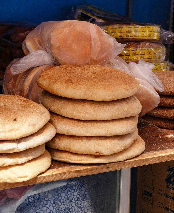 Recette du Khobz ed-dar (خبز الدار), pain rond traditionnel nord-africain à la semoule, levé et cuit au four