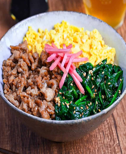 Donburi (丼物)Sanshoku Don (三色丼) – « Donburi trois couleurs »
