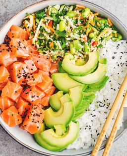 Donburi (丼物) Avocado Tuna Don & Salmon Avocado Don – bol de riz au poisson cru et avocat, recette fusion moderne.