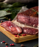 Recette traditionnelle de bœuf salé et séché des bêtes rouges flamandes occidentales, charcuterie affinée artisanale