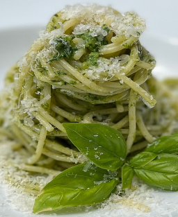 Spaghetti al Pesto Genovese Le vert intense de Gênes, basilic et pinoli