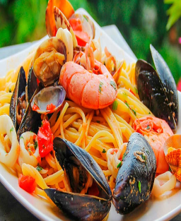 Spaghetti ai Frutti di Mare Fruits de mer, vin blanc et huile d'olive — fête en assiette