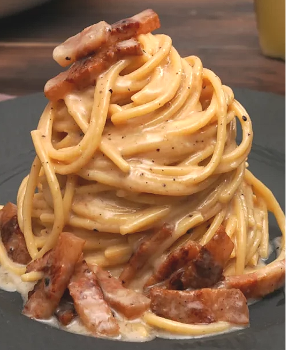 Spaghetti alla Gricia Guanciale, Pecorino et poivre — la Carbonara sans œuf