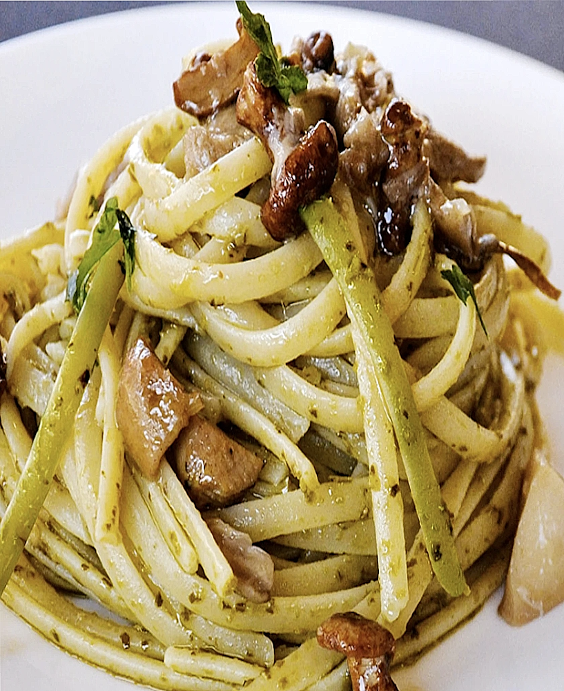 Spaghetti alla Boscaiola Champignons sauvages, lardons et crème — le sous-bois toscan