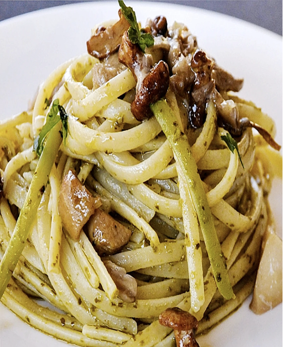 Spaghetti alla Boscaiola Champignons sauvages, lardons et crème — le sous-bois toscan