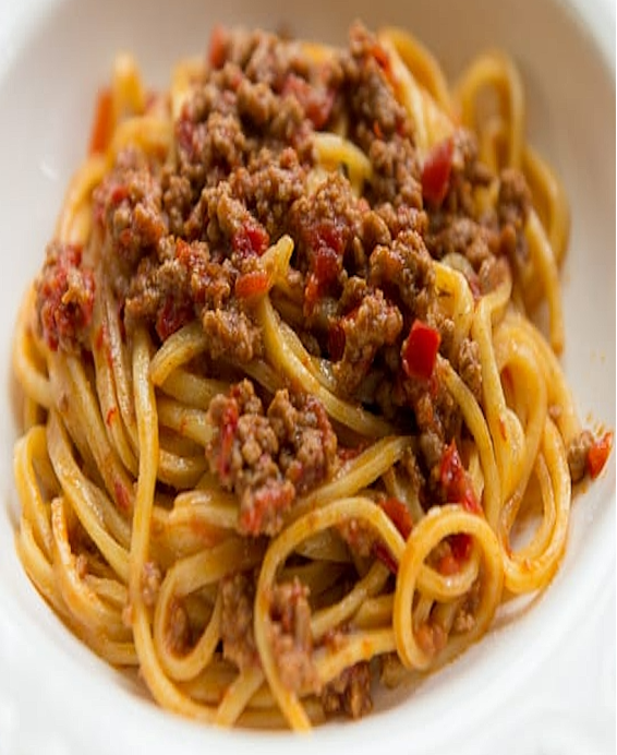 Spaghetti alla Chitarra Abruzzese Agneau, safran des Abruzzes et Montepulciano — montagne & vocation