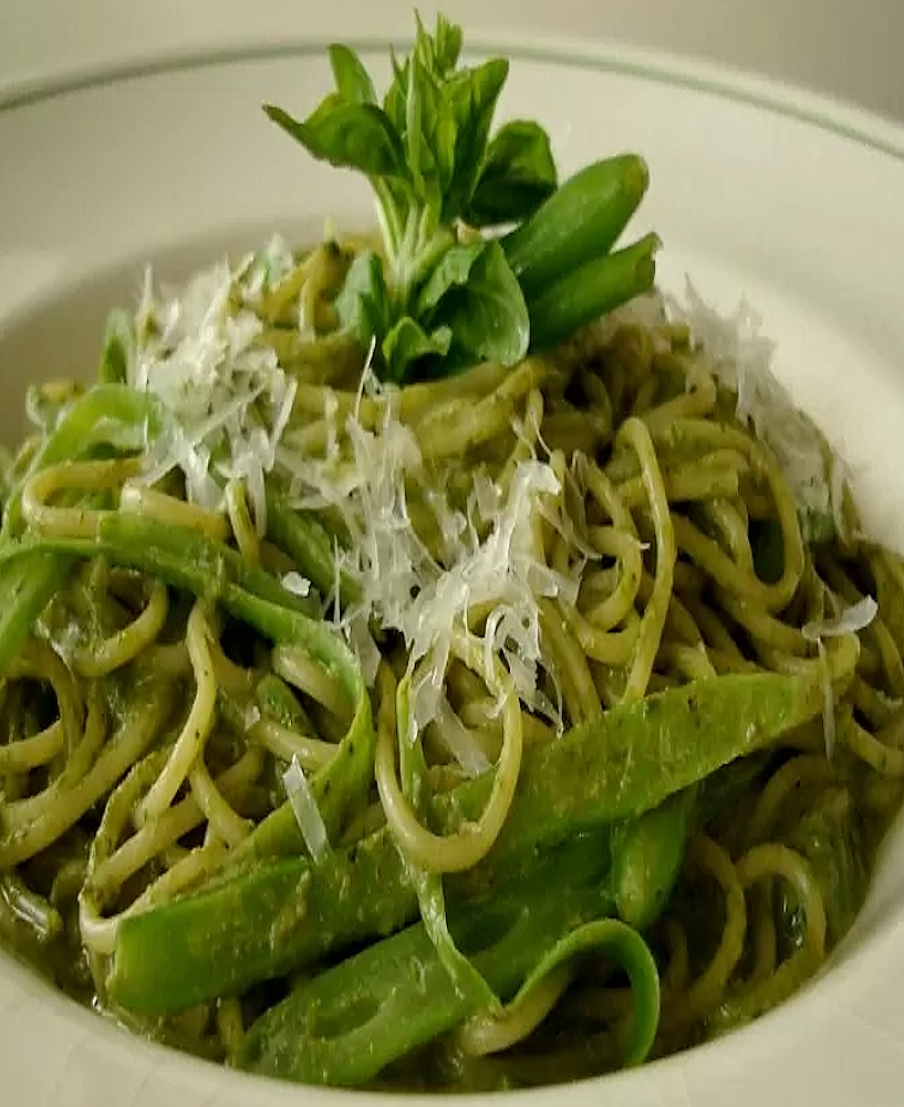 Tallarines Verdes Spaghetti au pesto d'épinards et basilic péruvien