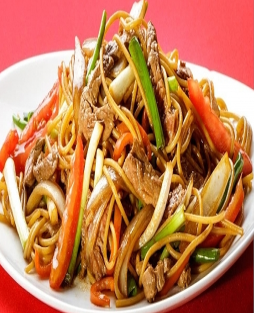 Tallarines Rojos al Lomo Saltado Spaghetti au sauté de bœuf péruvien — Pérou