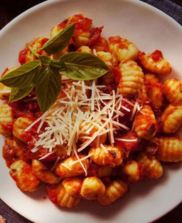 Ñoquis del 29 Gnocchis de pomme de terre au beurre et sauge — Argentine