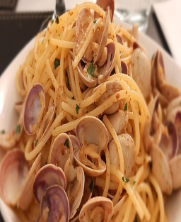 Fideos con Almejas y Ají Panca Vermicelles aux coques et piment rouge péruvien — Pérou côtier