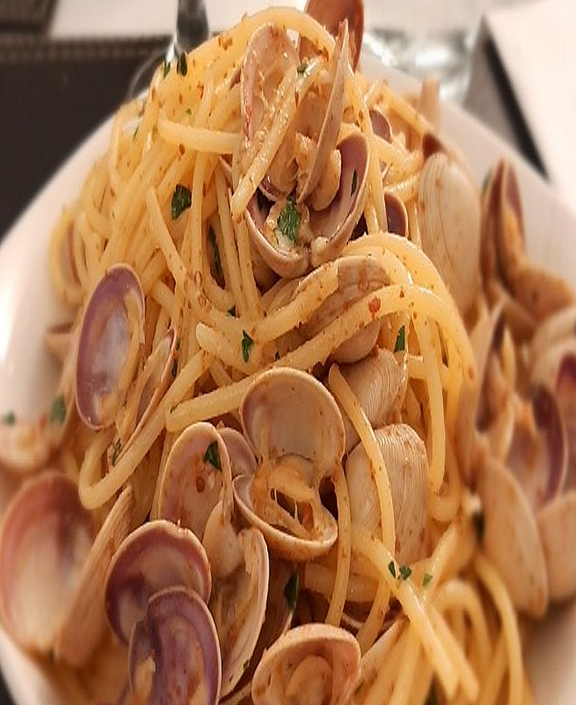 Fideos con Almejas y Ají Panca Vermicelles aux coques et piment rouge péruvien — Pérou côtier