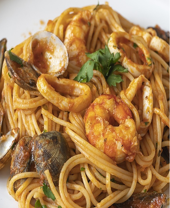Pasta con Mariscos al Estilo Chileno Pâtes aux fruits de mer et merkén — Chili