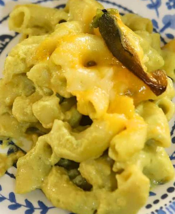 Coditos con Rajas y Crema Macaroni aux poivrons rôtis et crème — Mexique