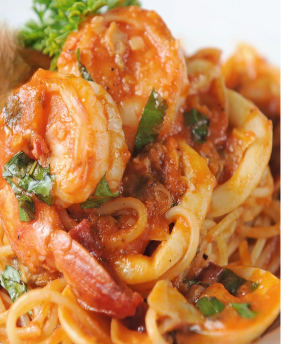 Pasta al Ají Amarillo con Camarones Pâtes au piment jaune péruvien et crevettes — Pérou