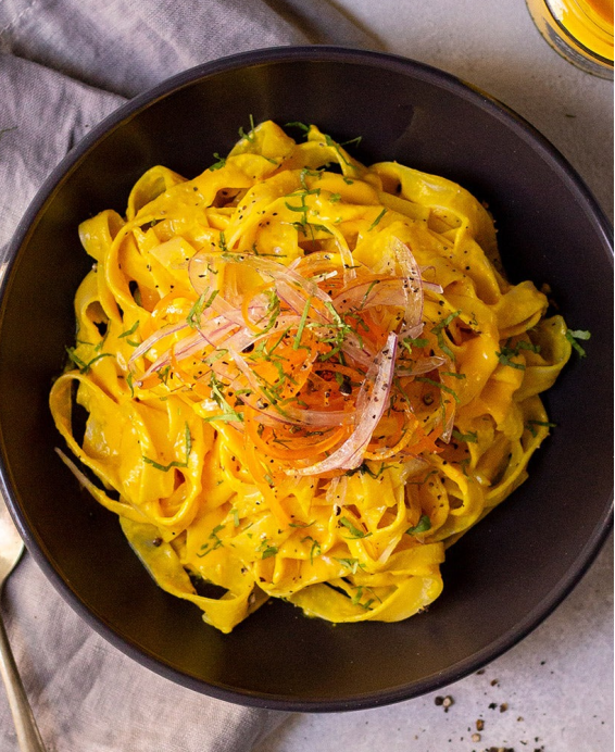 Pasta con Salsa Huancaína Spaghetti à la sauce fromagère pimentée — Pérou