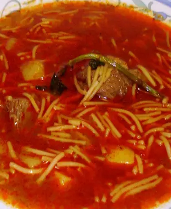 Fideos con Caldo de Res Vermicelles dans un bouillon de bœuf à l'ancho — Mexique