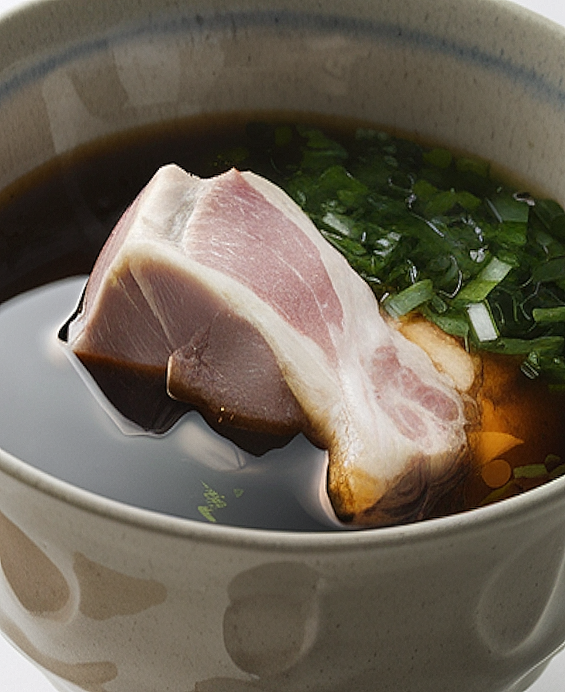 Tonkotsu Broth (豚骨スープ – Tonkotsu Sūpu)