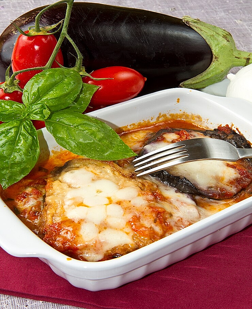 Bakłażany alla Parmigiana i Frittata ze szpinakiem: tradycyjne i smaczne wegetariańskie duo