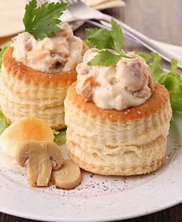 Blanquette z cielęciny à la financière w vol-au-vent z truflami i ris de veau