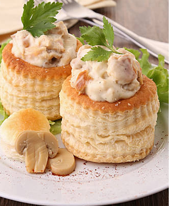 Blanquette z cielęciny à la financière w vol-au-vent z truflami i ris de veau